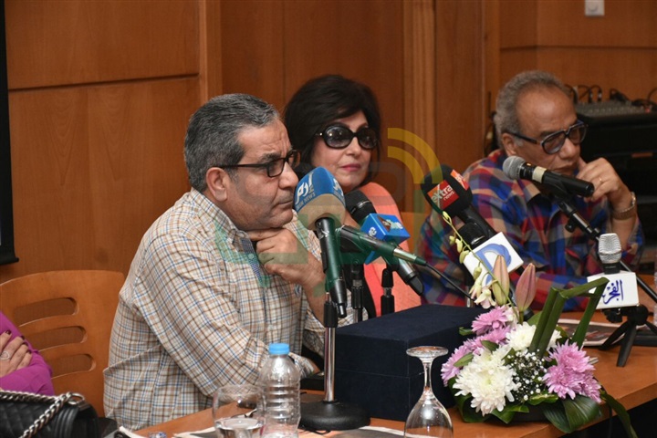 سهير المرشدي: مواقف كرم مطاوع السياسية معروفة.. وعانينا منها لفترات طويلة سهير المرشدي: مواقف كرم مطاوع السياسية معروفة.. وعانينا منها لفترات طويلة
