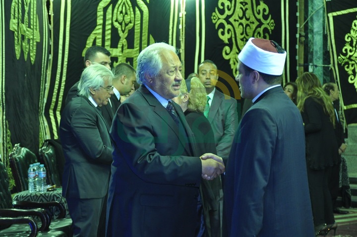 بالصور .. انتهاء عزاء والدة الإعلاميه بوسى شلبى