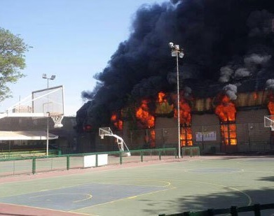 بالصور.. حريق هائل في صالة الجمباز التابعة لنادي الجزيرة