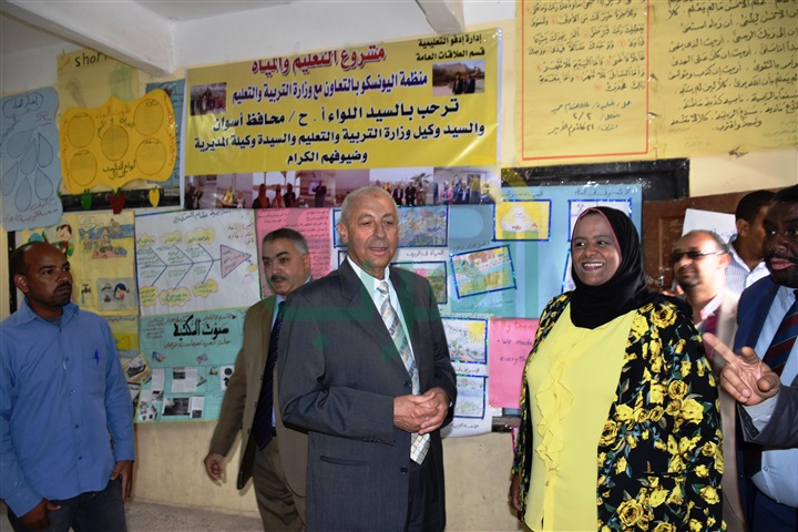 بالصور.. محافظ أسوان يكرم الطلاب المتفوقين فى المسابقات المختلفة ضمن فاعليات حفل تكامل الأنشطة التربوية 