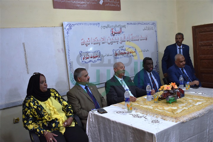بالصور.. محافظ أسوان يكرم الطلاب المتفوقين فى المسابقات المختلفة ضمن فاعليات حفل تكامل الأنشطة التربوية 