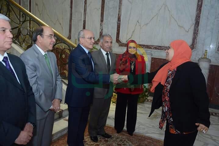 بالصور.. وزير الإنتاج الحربي يكرم "20" أمًا مثالية