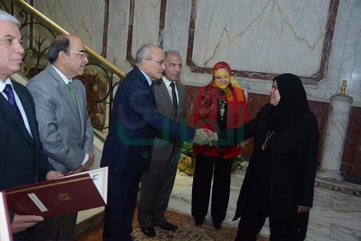 بالصور.. وزير الإنتاج الحربي يكرم "20" أمًا مثالية