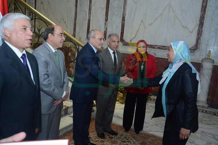 بالصور.. وزير الإنتاج الحربي يكرم "20" أمًا مثالية