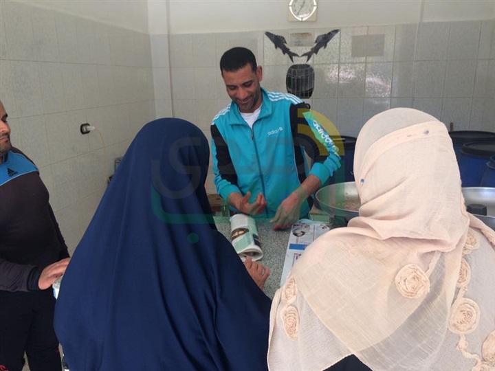 بالصور.. محلات الفسيخ بكفر الشيخ تستعد لشم النسيم