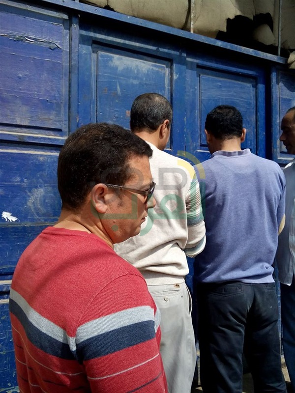 بالصور.. حملة مكبرة لغلق المحلات المخالفة ببنها