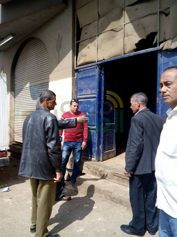 بالصور.. حملة مكبرة لغلق المحلات المخالفة ببنها