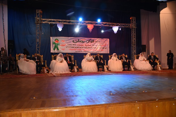 بالصور نادية عبده تشهد حفل الزفاف الجماعى للأيتام وتكريم الأمهات المثاليات
