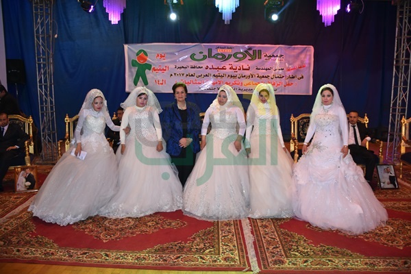 بالصور نادية عبده تشهد حفل الزفاف الجماعى للأيتام وتكريم الأمهات المثاليات