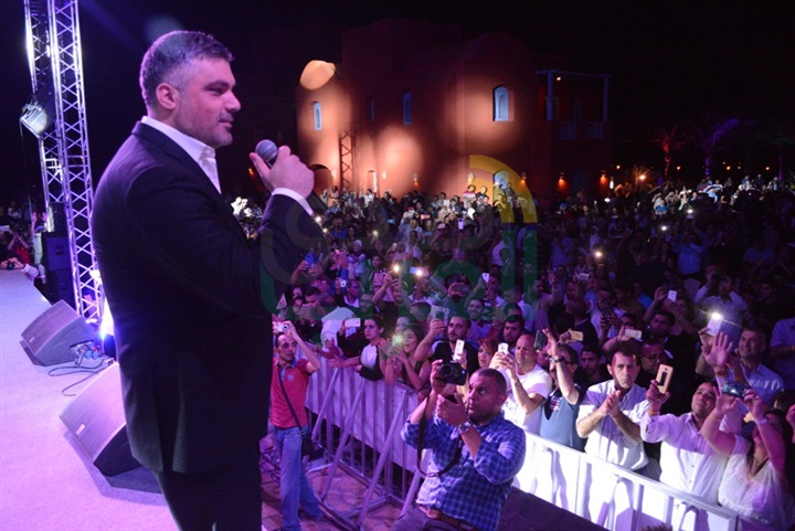 بالصور.. فارس كرم والراقصة "لونا" يشعلان حفلات الربيع بـ"طابا هايتس" بالصور.. فارس كرم والراقصة "لونا" يشعلان حفلات الربيع بـ"طابا هايتس"