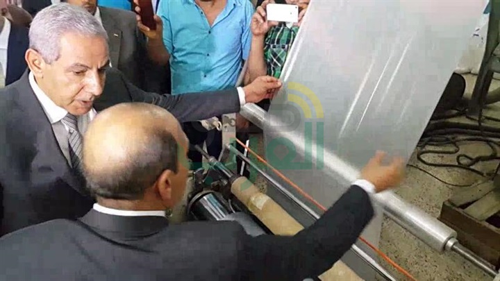 بالصور.. وزير الصناعة يتفقد بعض المشروعات بسوهاج