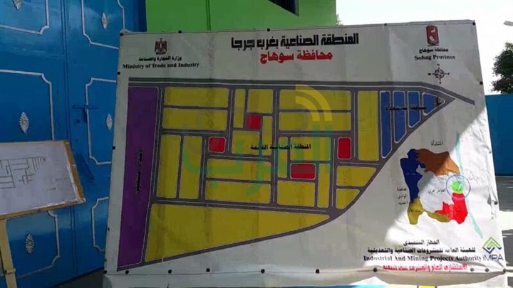 بالصور.. وزير الصناعة يتفقد بعض المشروعات بسوهاج