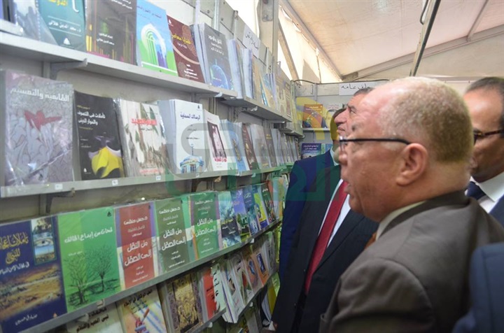 بالصور.. النمنم ومحافظ كفر الشيخ يفتتحان معرض القاهرة الدولي للكتاب بدسوق