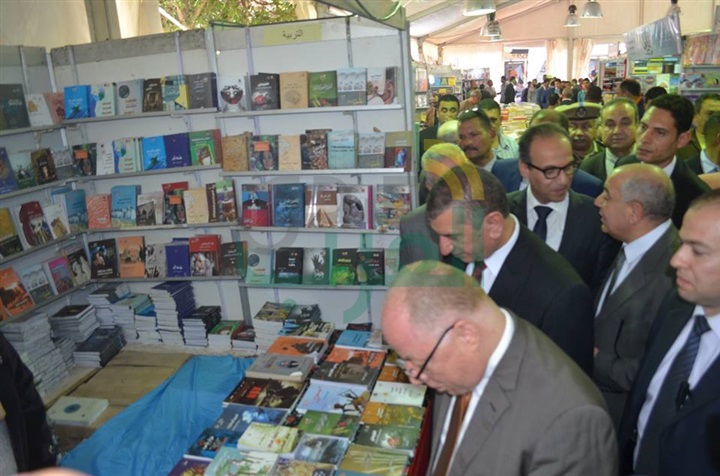 بالصور.. النمنم ومحافظ كفر الشيخ يفتتحان معرض القاهرة الدولي للكتاب بدسوق