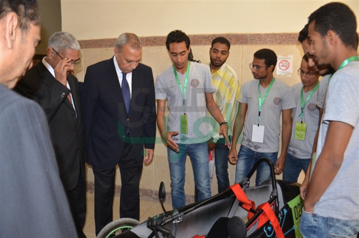 بالصور.. محافظ قنا ورئيس جامعة جنوب الوادي يفتتحان الملتقى التوظيفي الثالث