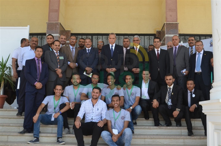 بالصور.. محافظ قنا ورئيس جامعة جنوب الوادي يفتتحان الملتقى التوظيفي الثالث