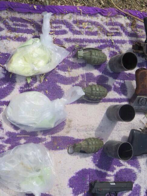 ننشر صور أسلحة ومتفجرات عثر عليها داخل مزرعه الإرهابيين بـ"الدلنجات"