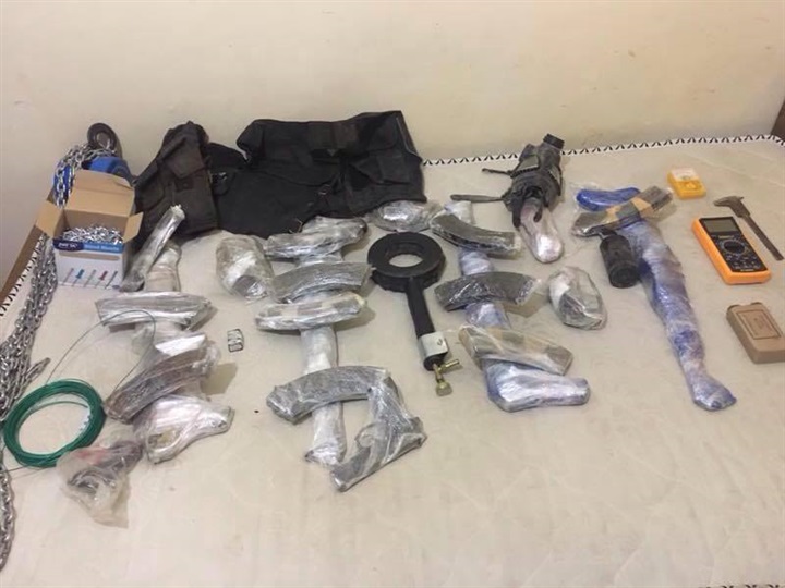 ننشر صور أسلحة ومتفجرات عثر عليها داخل مزرعه الإرهابيين بـ"الدلنجات"