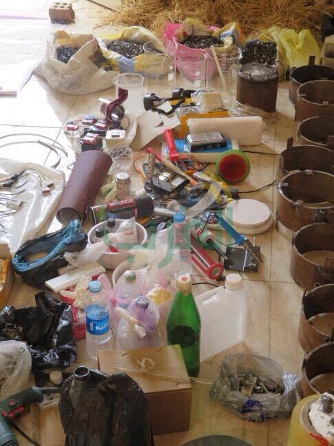 ننشر صور أسلحة ومتفجرات عثر عليها داخل مزرعه الإرهابيين بـ"الدلنجات"