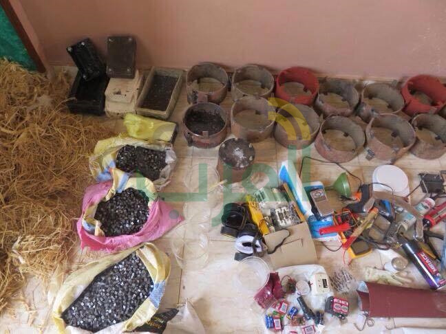 ننشر صور أسلحة ومتفجرات عثر عليها داخل مزرعه الإرهابيين بـ"الدلنجات"