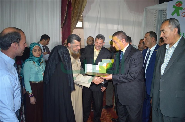 بالفيديو والصور .. محافظ كفر الشيخ يكرم الأطفال والعرائس الأيتام في "يوم اليتيم"