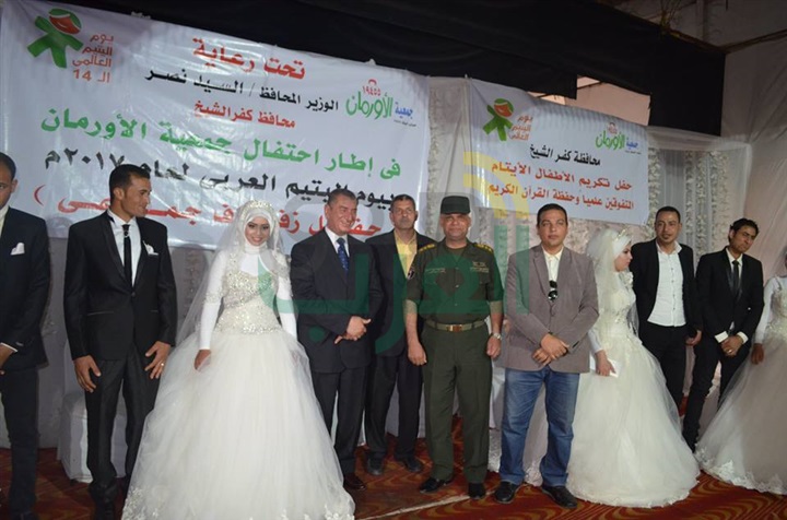 بالفيديو والصور .. محافظ كفر الشيخ يكرم الأطفال والعرائس الأيتام في "يوم اليتيم"