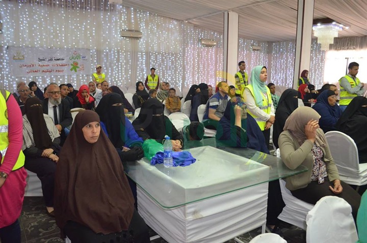 بالفيديو والصور .. محافظ كفر الشيخ يكرم الأطفال والعرائس الأيتام في "يوم اليتيم"