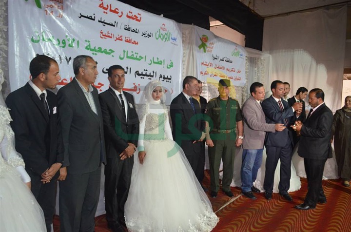 بالفيديو والصور .. محافظ كفر الشيخ يكرم الأطفال والعرائس الأيتام في "يوم اليتيم"
