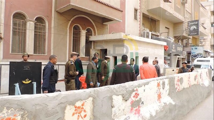 بالصور.. مدير أمن كفر الشيخ يتفقد الحالة الأمنية بمحيط الكنائس عقب تفجير طنطا