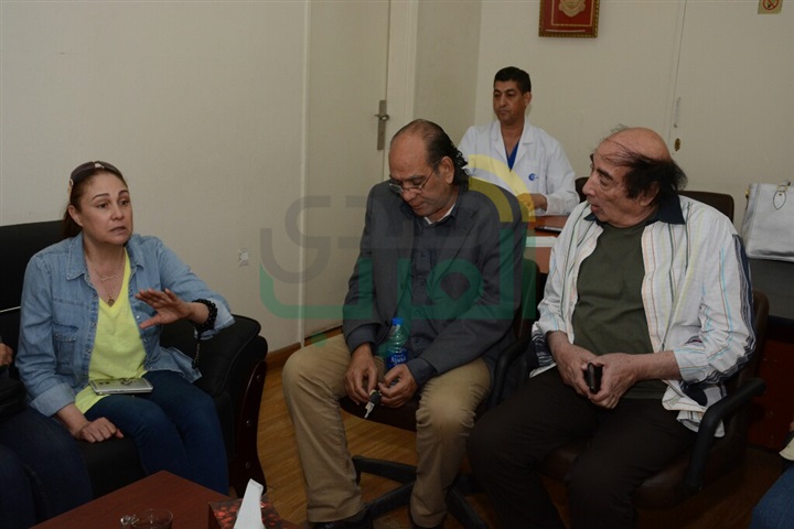 بالصور.. زيارة نجوم الفن لمصابي التفجير الإرهابي للكنيستين بالصور.. زيارة نجوم الفن لمصابي التفجير الإرهابي للكنيستين