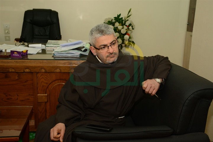 بالصور.. زيارة نجوم الفن لمصابي التفجير الإرهابي للكنيستين بالصور.. زيارة نجوم الفن لمصابي التفجير الإرهابي للكنيستين