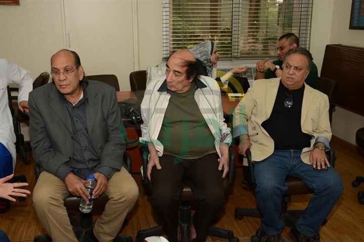 بالصور.. زيارة نجوم الفن لمصابي التفجير الإرهابي للكنيستين بالصور.. زيارة نجوم الفن لمصابي التفجير الإرهابي للكنيستين