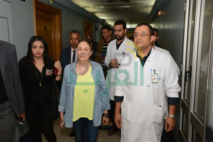 بالصور.. زيارة نجوم الفن لمصابي التفجير الإرهابي للكنيستين بالصور.. زيارة نجوم الفن لمصابي التفجير الإرهابي للكنيستين
