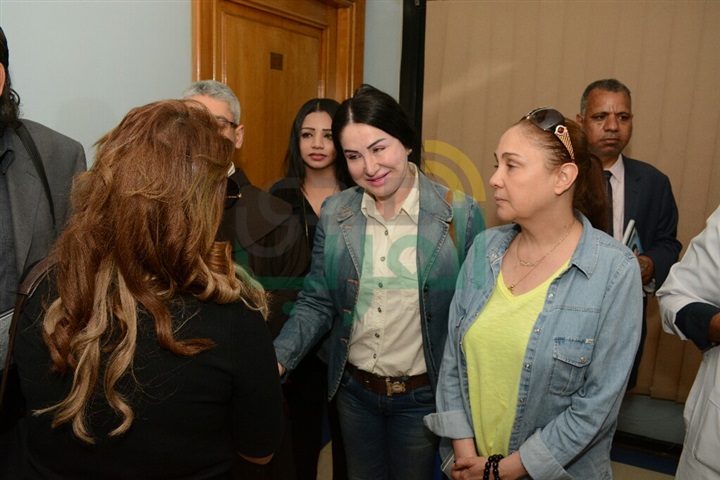 بالصور.. زيارة نجوم الفن لمصابي التفجير الإرهابي للكنيستين بالصور.. زيارة نجوم الفن لمصابي التفجير الإرهابي للكنيستين