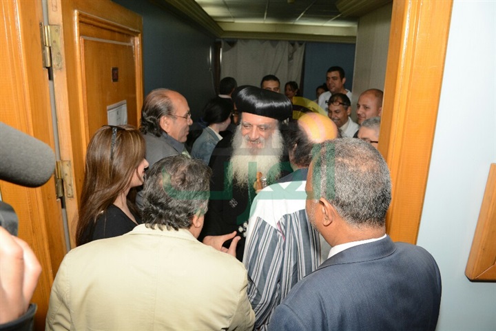 بالصور.. زيارة نجوم الفن لمصابي التفجير الإرهابي للكنيستين بالصور.. زيارة نجوم الفن لمصابي التفجير الإرهابي للكنيستين