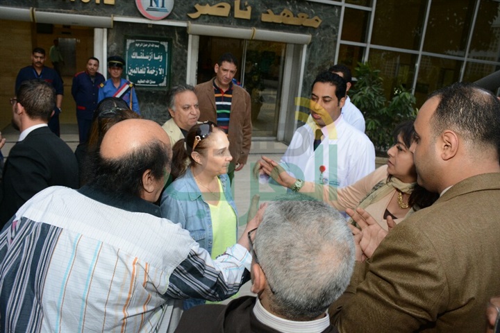 بالصور.. زيارة نجوم الفن لمصابي التفجير الإرهابي للكنيستين بالصور.. زيارة نجوم الفن لمصابي التفجير الإرهابي للكنيستين
