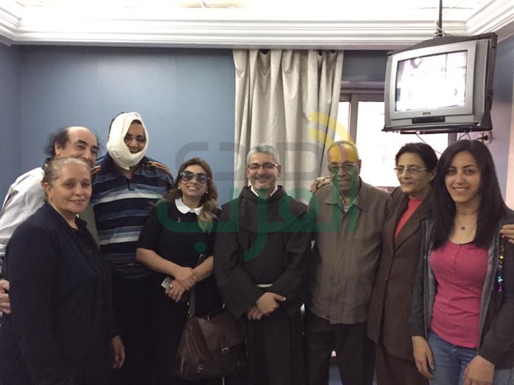بالصور.. زيارة نجوم الفن لمصابي التفجير الإرهابي للكنيستين بالصور.. زيارة نجوم الفن لمصابي التفجير الإرهابي للكنيستين