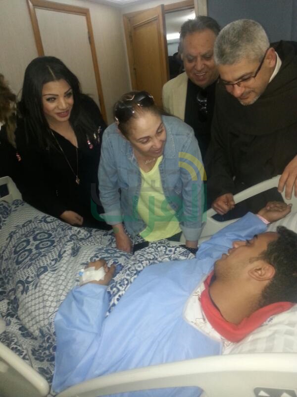 بالصور.. زيارة نجوم الفن لمصابي التفجير الإرهابي للكنيستين بالصور.. زيارة نجوم الفن لمصابي التفجير الإرهابي للكنيستين