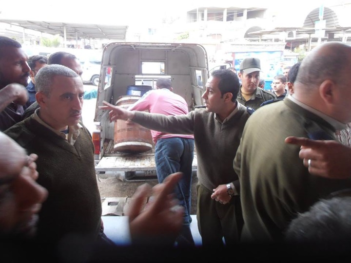بالصور .. ضبط كميات من الفسيخ والسردين الفاسد فى كفر الشيخ