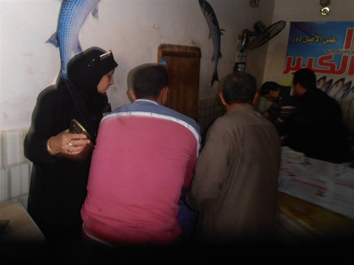 بالصور .. ضبط كميات من الفسيخ والسردين الفاسد فى كفر الشيخ
