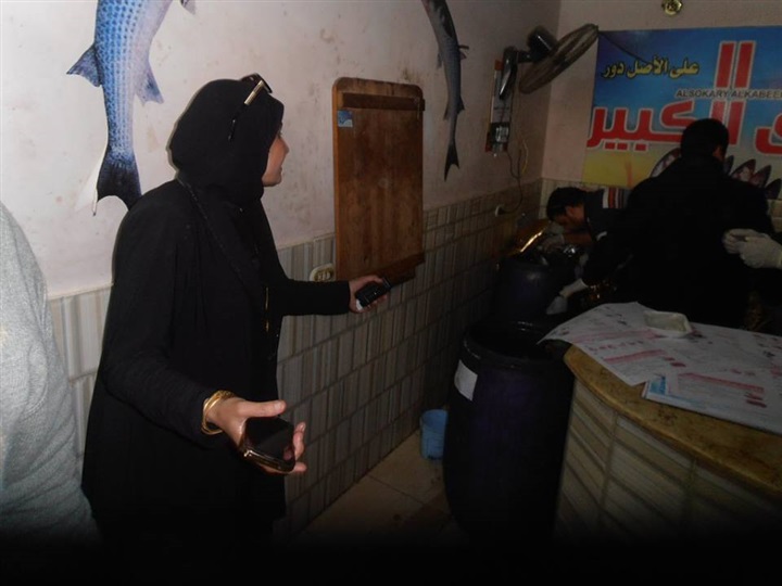 بالصور .. ضبط كميات من الفسيخ والسردين الفاسد فى كفر الشيخ
