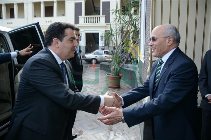 العصار يبحث مع وزير الدفاع القبرصي سبل تعزيز التعاون
