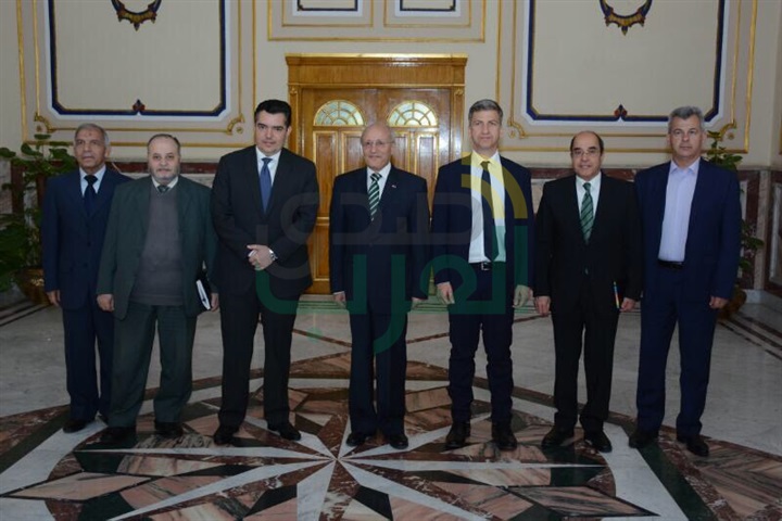 العصار يبحث مع وزير الدفاع القبرصي سبل تعزيز التعاون
