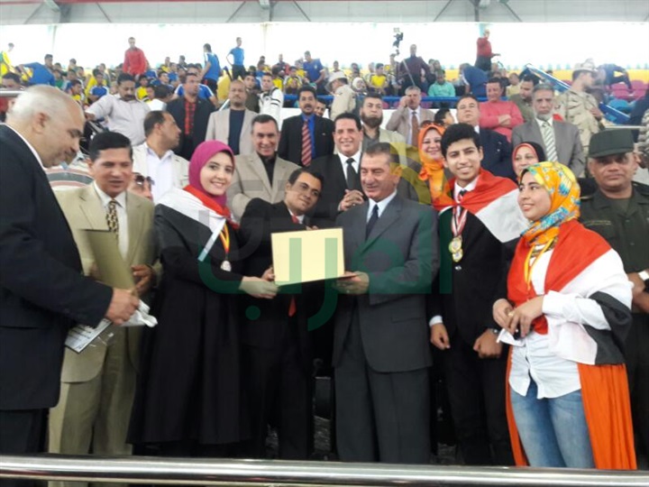 بالصور.. محافظ كفر الشيخ يكرم الطلاب الفائزين بمعرض "جنيف"