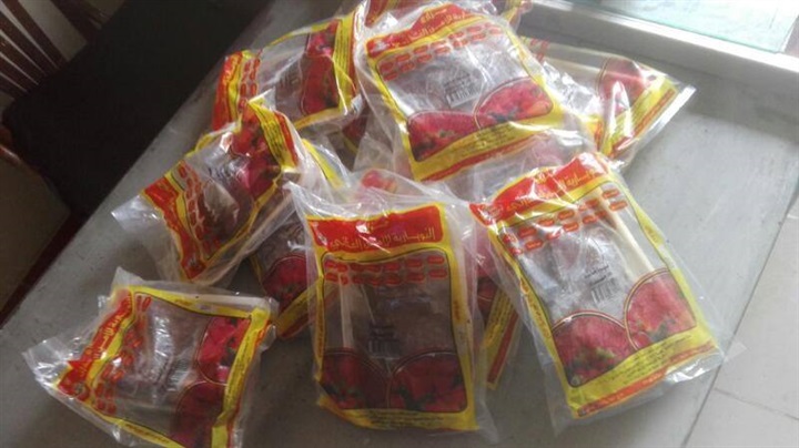 بالصور..  حملة تموينية تضبط سلع منتهية بكفر الشيخ