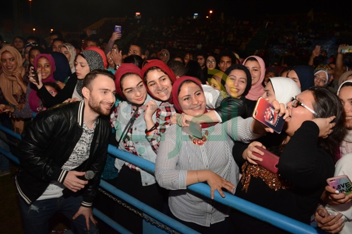 بالصور.. حسام حبيب وبوسي وساندرا يشعلون حفل النسيم ببترو سبورت بالصور.. حسام حبيب وبوسي وساندرا يشعلون حفل النسيم ببترو سبورت