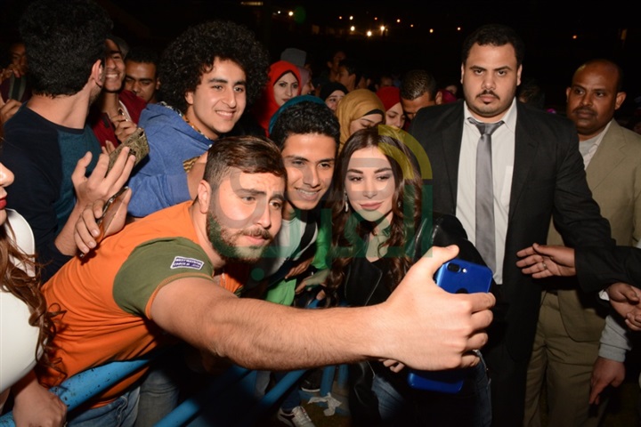 بالصور.. حسام حبيب وبوسي وساندرا يشعلون حفل النسيم ببترو سبورت بالصور.. حسام حبيب وبوسي وساندرا يشعلون حفل النسيم ببترو سبورت