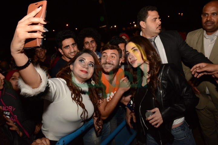 بالصور.. حسام حبيب وبوسي وساندرا يشعلون حفل النسيم ببترو سبورت بالصور.. حسام حبيب وبوسي وساندرا يشعلون حفل النسيم ببترو سبورت