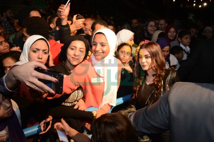 بالصور.. حسام حبيب وبوسي وساندرا يشعلون حفل النسيم ببترو سبورت بالصور.. حسام حبيب وبوسي وساندرا يشعلون حفل النسيم ببترو سبورت
