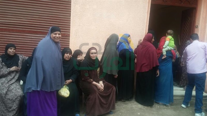 بالصور.. الكشف الطبي على أكثر من 2800 حالة بقرية "إهوه" ببني سويف